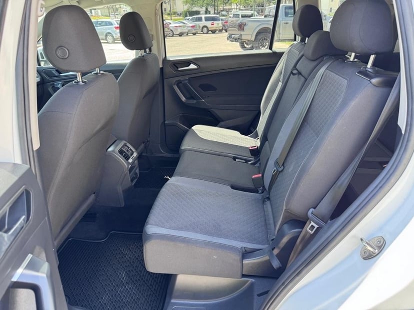 2020 Volkswagen Tiguan - Image 2