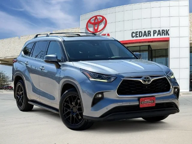 2020 Toyota Highlander - Image 1