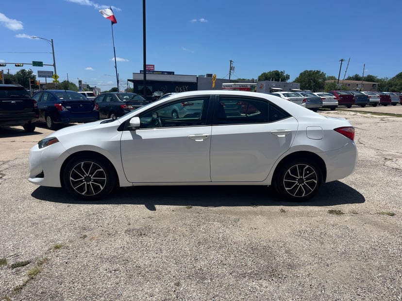 2019 Toyota Corolla - Image 2