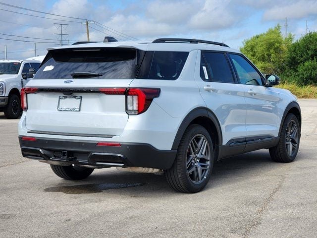 2026 Ford Explorer - Image 3