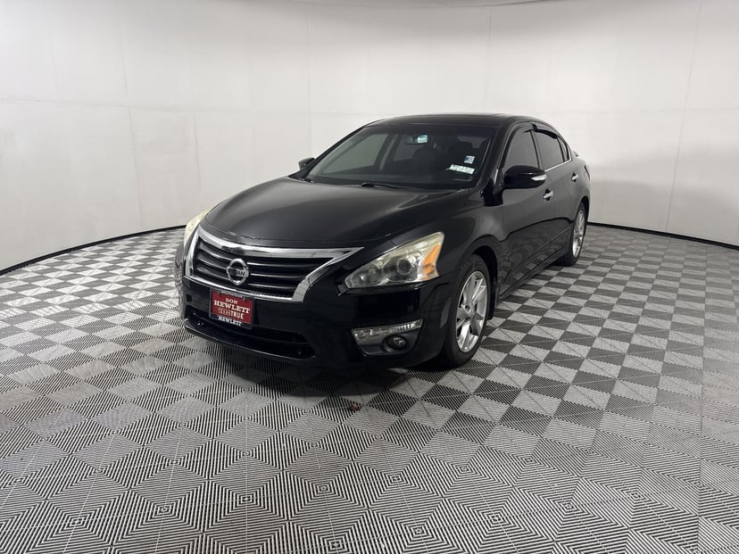 2015 Nissan Altima - Image 1