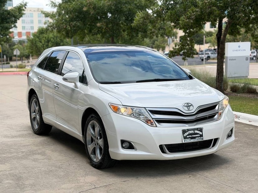 2015 Toyota Venza - Image 1
