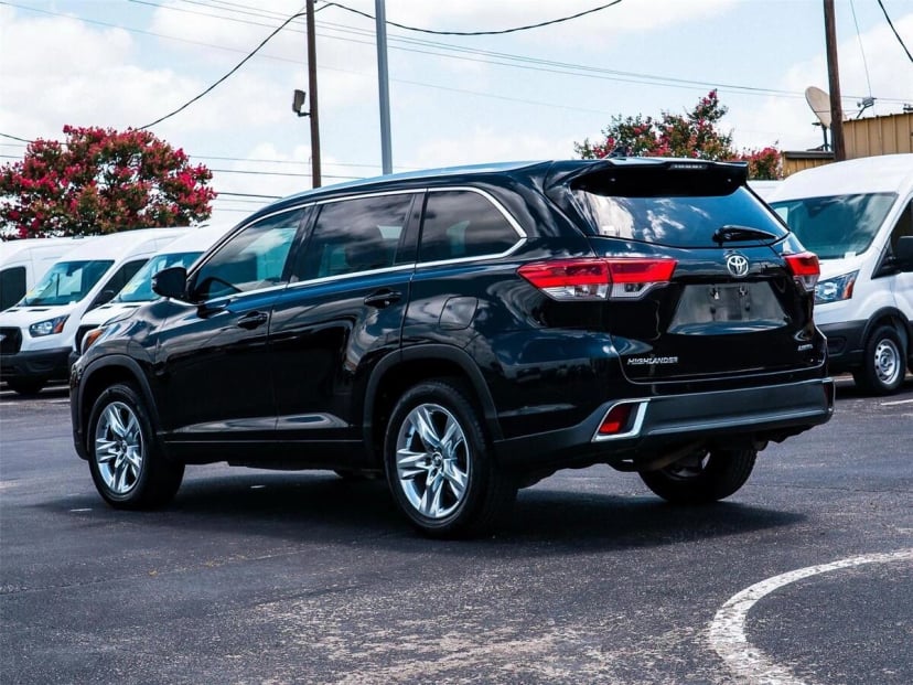 2018 Toyota Highlander - Image 1