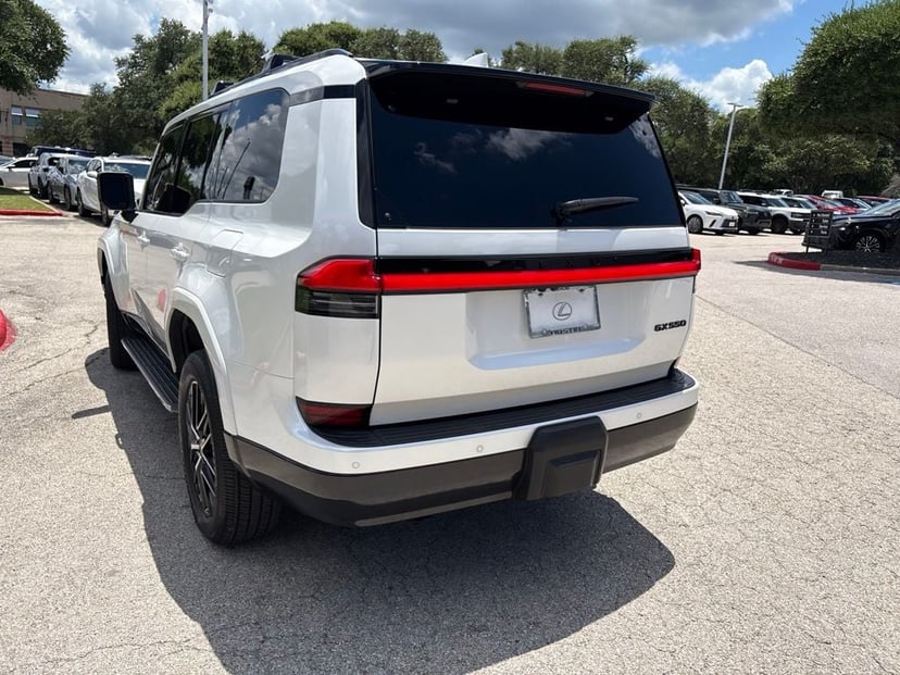 2024 Lexus GX - Image 3