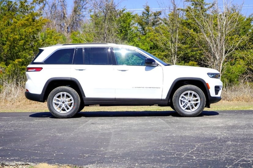 2026 Jeep Grand Cherokee - Image 2