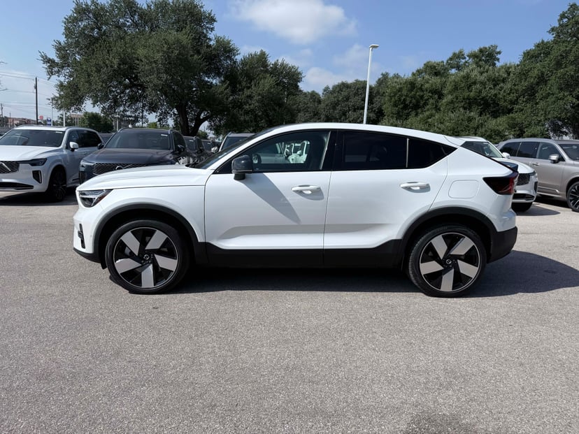 2023 Volvo c40 - Image 2
