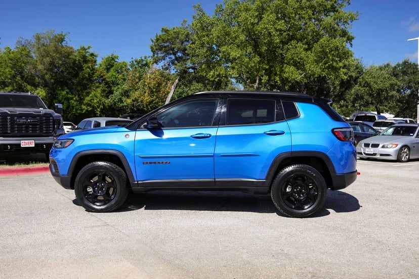 2023 Jeep Compass - Image 2