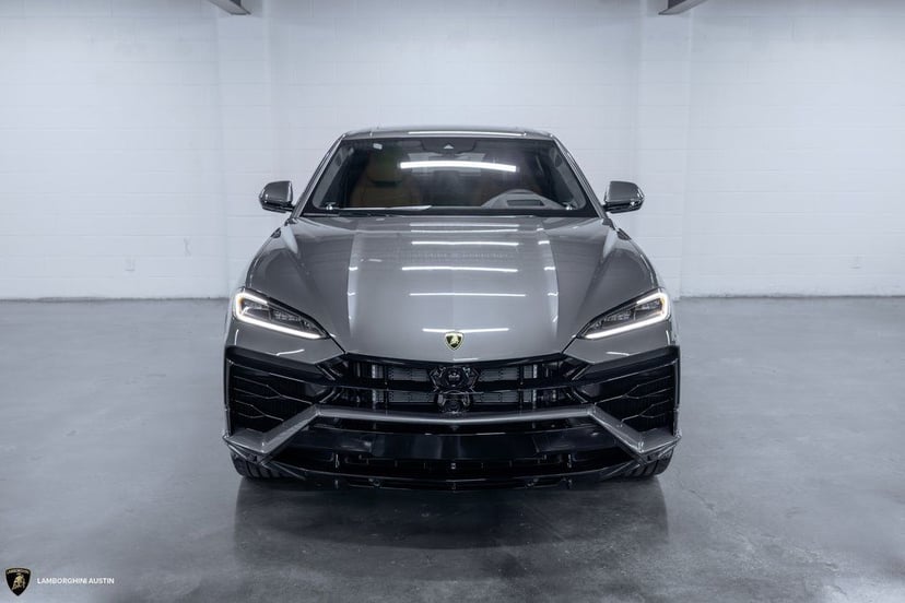 2025 Lamborghini URUS - Image 2