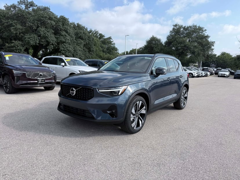 2026 Volvo XC40 - Image 1
