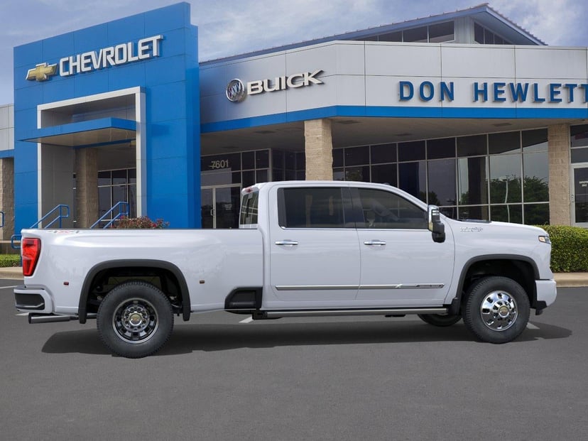 2026 Chevrolet Silverado 3500 HD - Image 2