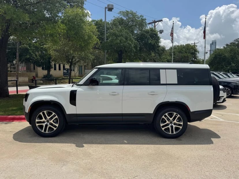 2026 Land Rover Defender - Image 2