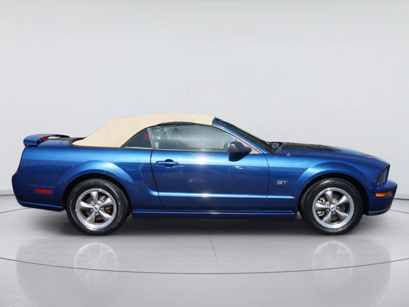 2006 Ford Mustang - Image 2