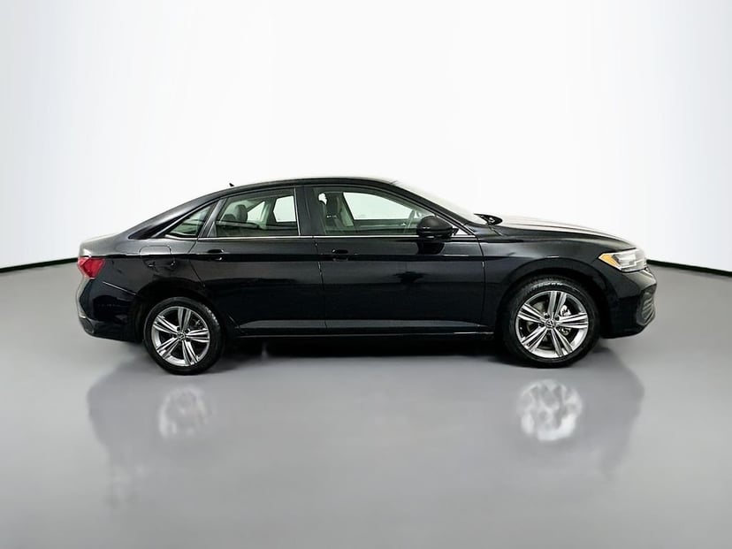 2024 Volkswagen Jetta - Image 2