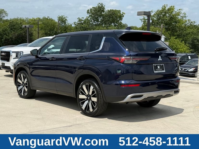 2025 Mitsubishi Outlander - Image 2