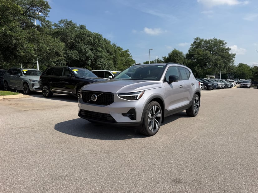 2026 Volvo XC40 - Image 1
