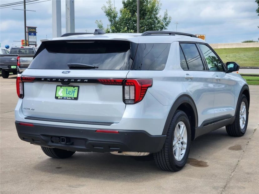 2026 Ford Explorer - Image 2