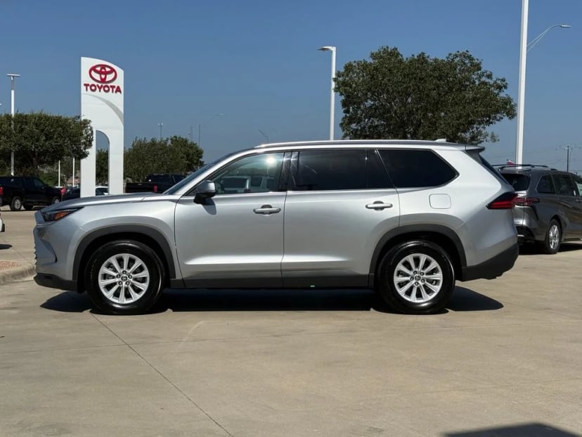2025 Toyota Grand Highlander - Image 2