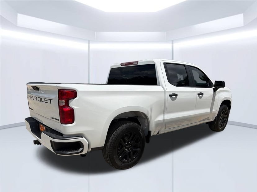 2026 Chevrolet Silverado 1500 - Image 3
