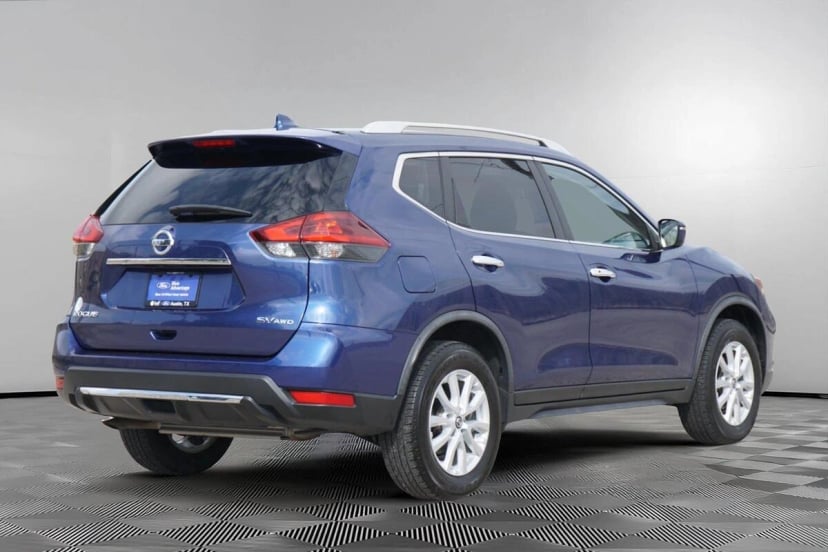 2018 Nissan Rogue - Image 2