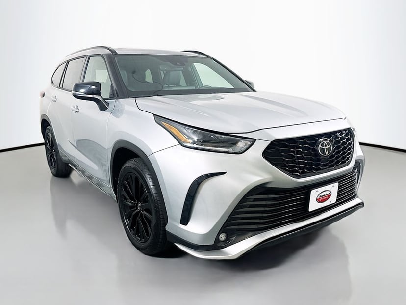 2025 Toyota Highlander - Image 2