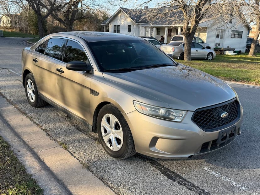 2015 Ford Taurus - Image 1
