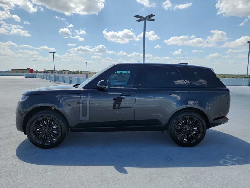 2026 Land Rover Range Rover - Image 2