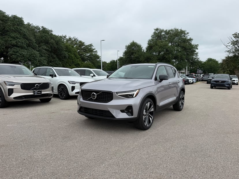 2026 Volvo XC40 - Image 1