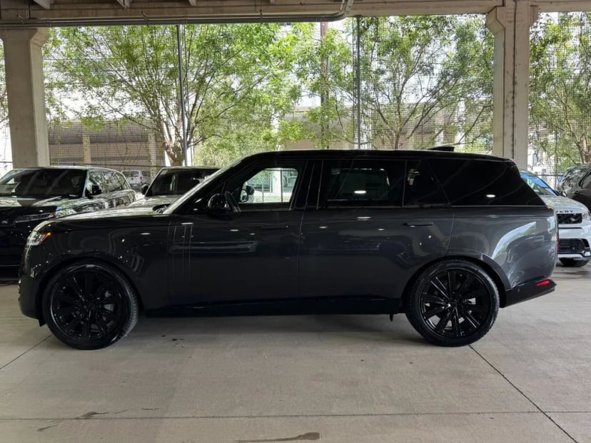 2026 Land Rover Range Rover - Image 2