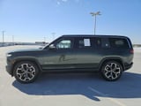 2024 Rivian R1S - Preview 4