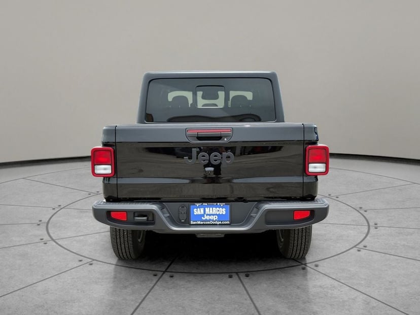 2026 Jeep Gladiator - Image 2