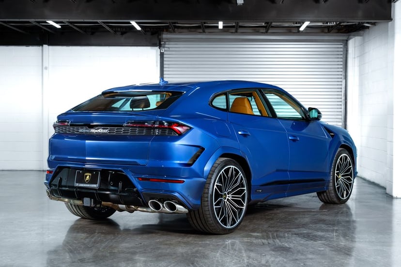 2026 Lamborghini Urus - Image 2
