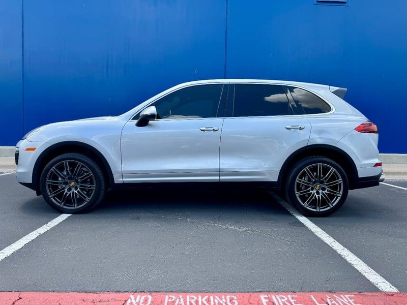 2016 Porsche Cayenne - Image 1