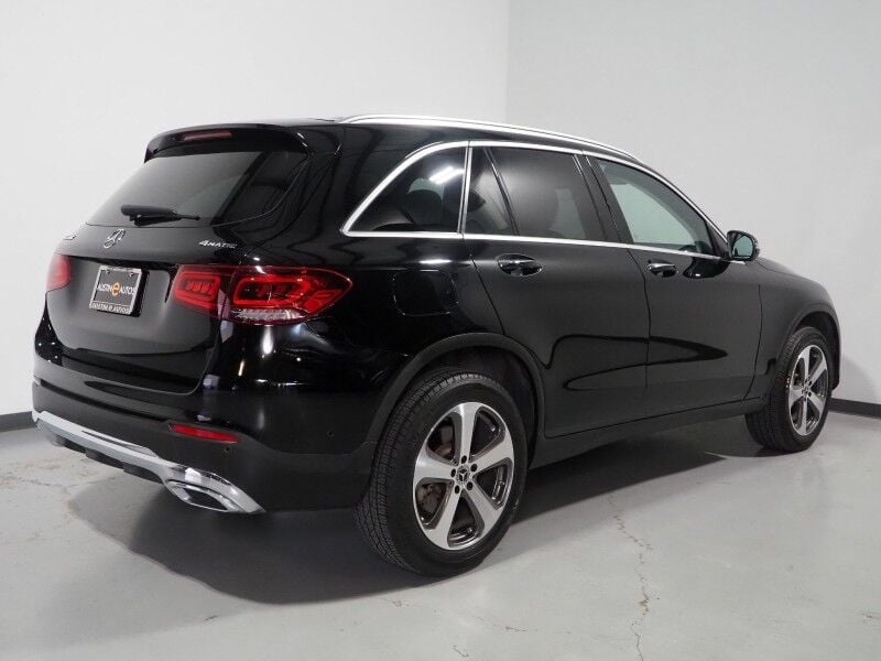 2022 Mercedes-Benz GLC 300 4MATIC - Image 3