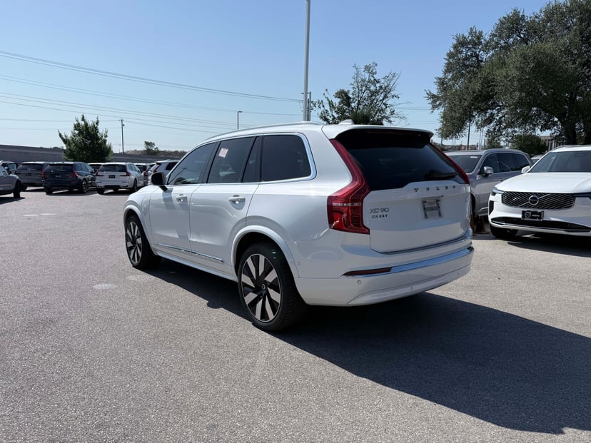 2023 Volvo XC90 - Image 3