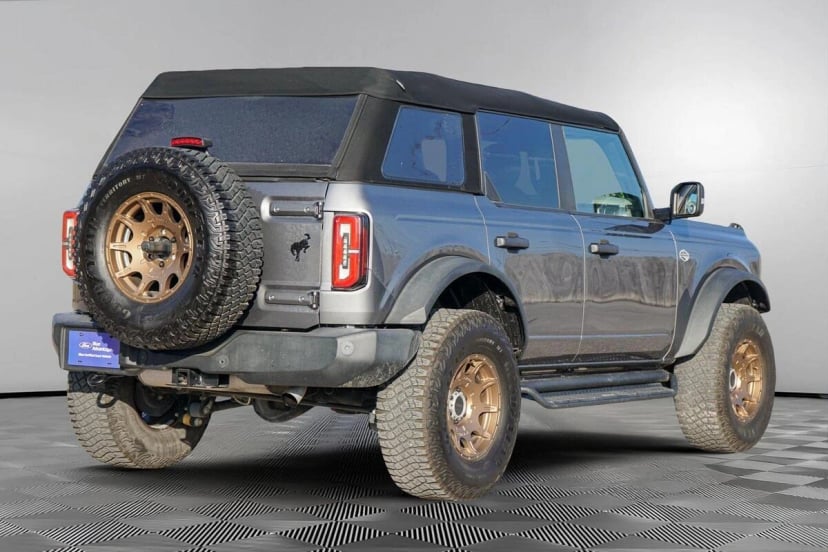 2022 Ford Bronco - Image 3