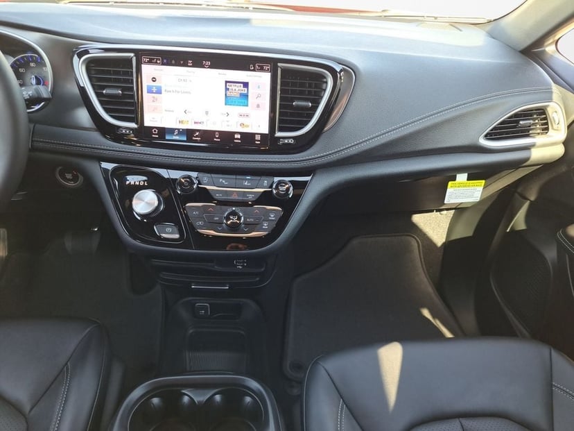2026 Chrysler Pacifica Select - Image 3