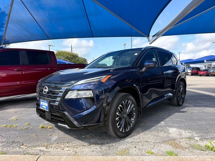 2025 Nissan Rogue - Image 2