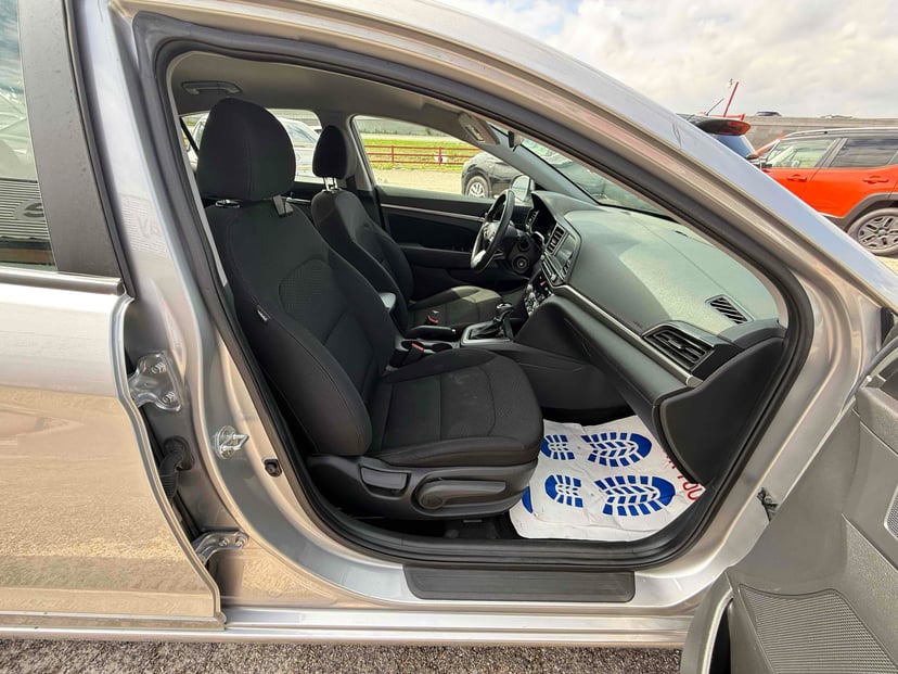 2020 Hyundai Elantra - Image 3