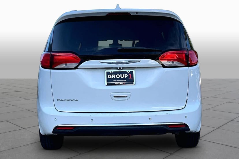 2017 Chrysler Pacifica - Image 3
