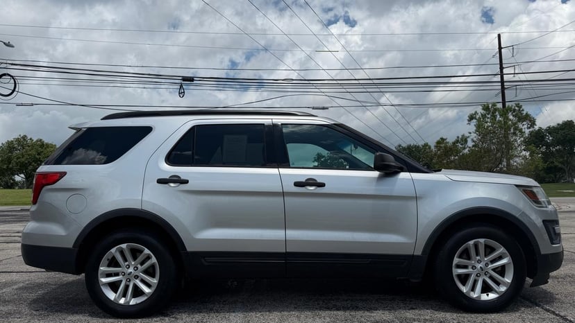 2017 Ford Explorer - Image 2