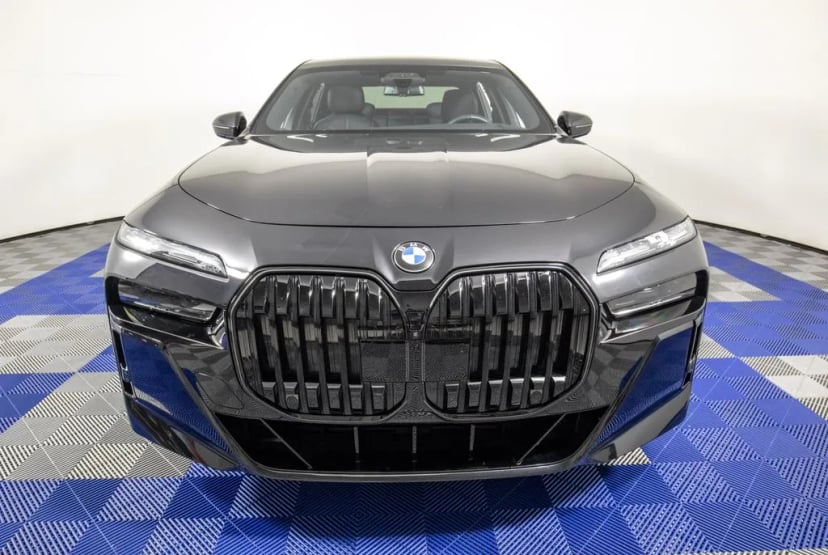 2025 BMW 7 Series - Image 1