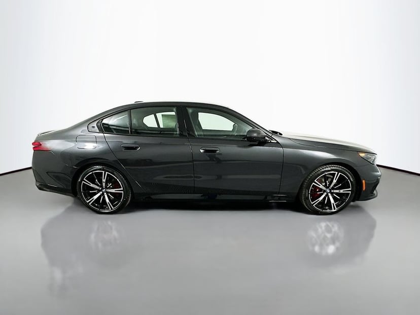 2027 BMW 5-series - Image 3