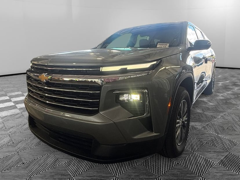 2027 Chevrolet Traverse - Image 1