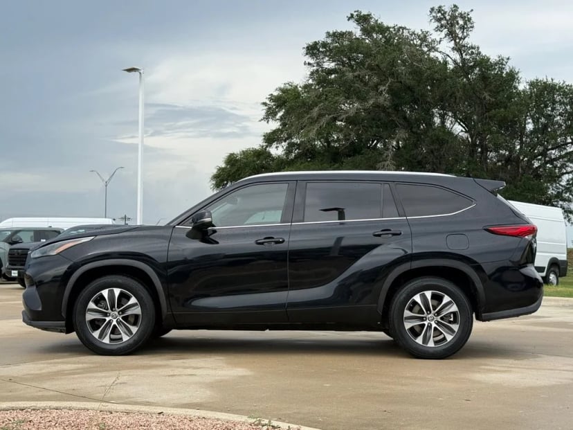 2022 Toyota Highlander - Image 3