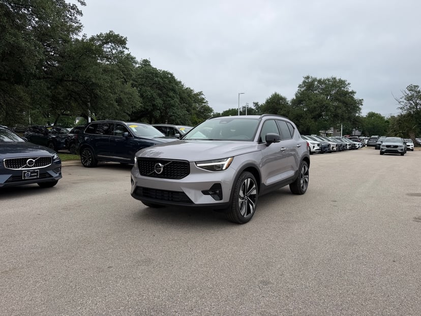 2026 Volvo XC40 - Image 1