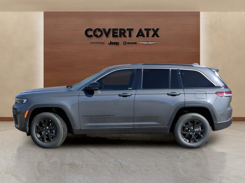 2026 Jeep Grand Cherokee Laredo Altitude - Image 2