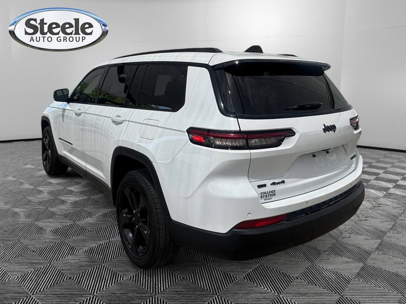 2023 Jeep Grand Cherokee L - Image 3