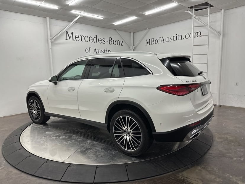 2026 Mercedes-Benz GLC - Image 3