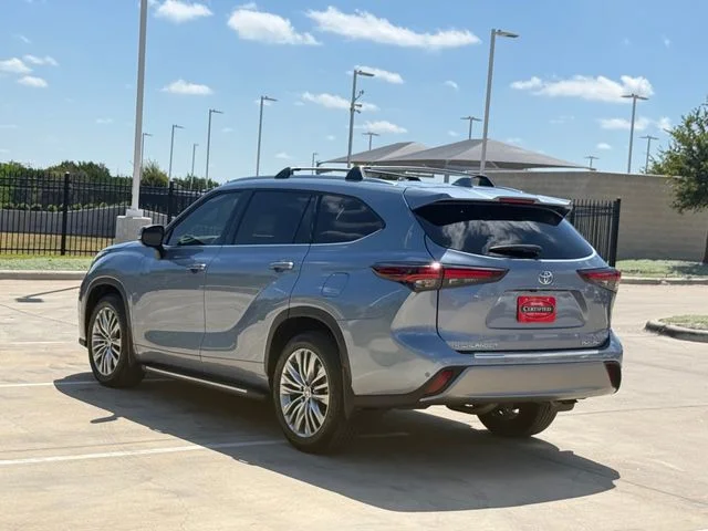 2024 Toyota Highlander - Image 2