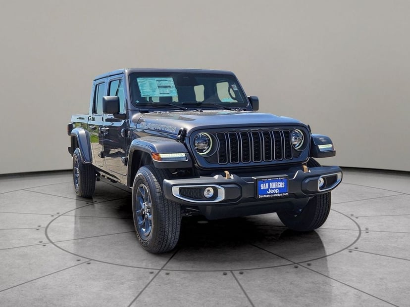 2026 Jeep Gladiator - Image 3